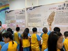 學生觀看國民身分證統一編號介紹